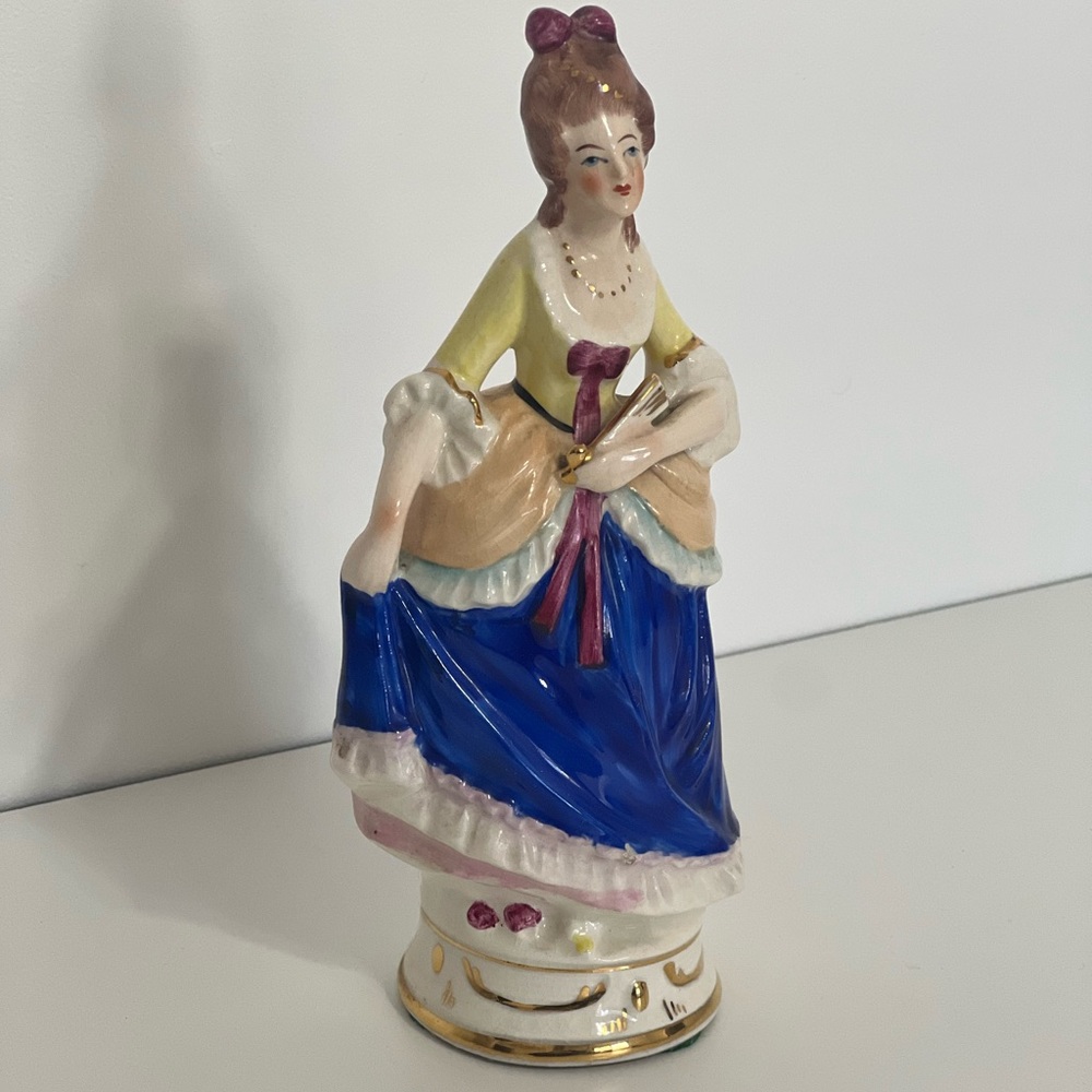Vintage Sarah Coventry Antoinette Lady Figurine 5012A